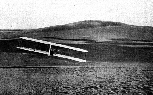 Illustration:
Wright-Gleitflieger: in den Sanddünen zu Kill Devil Hill am atlantischen Ozean 1902