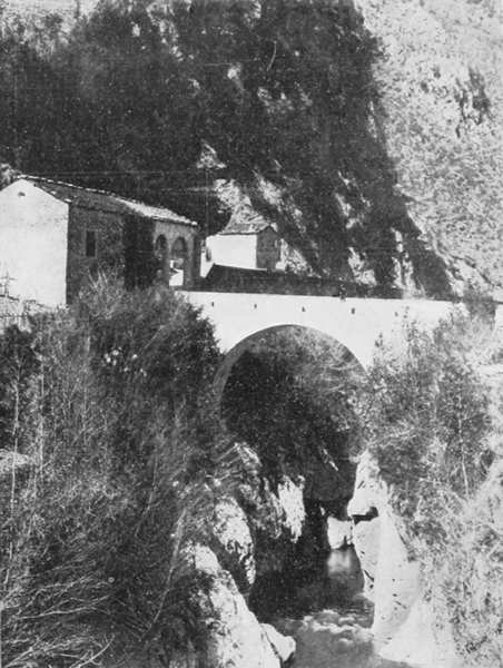 BAGNI DI LUCCA — PONTE NERO. (Fot. Pellegrini).