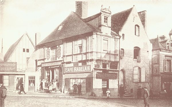 Caf&eacute; Rabelais opposite Ch&acirc;teau of Langeais