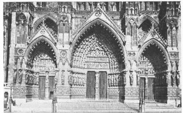 GREAT
DOORWAY
OF WEST
FAÇADE
(Cliché LL).