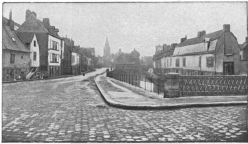 PONT
DE LA DODANE.

On right
of Canal,
RUE
D’ENGOULVENT.
On the left,
RUE DES
MAJOTS.
In the
background,
ST. LEU
CHURCH.