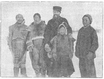 Famille esquimaude du groupe Copper et le R. P.
Frapsauce