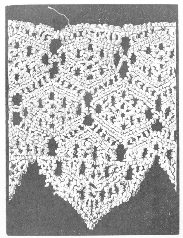 Lace of thick knotted threads