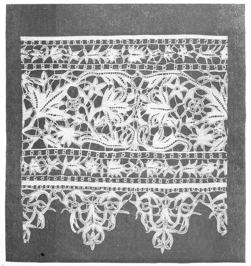 Lace borderwith decorative points