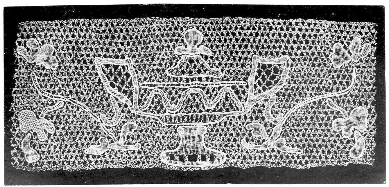 Lace depicting pot like a serving bowl