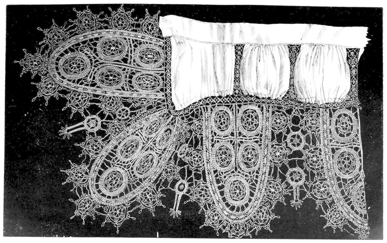 Lace collar with very ornate points