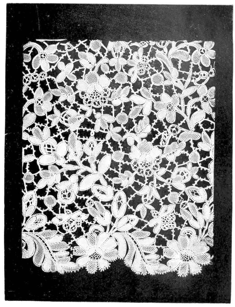 Lace with many leaves and flowers