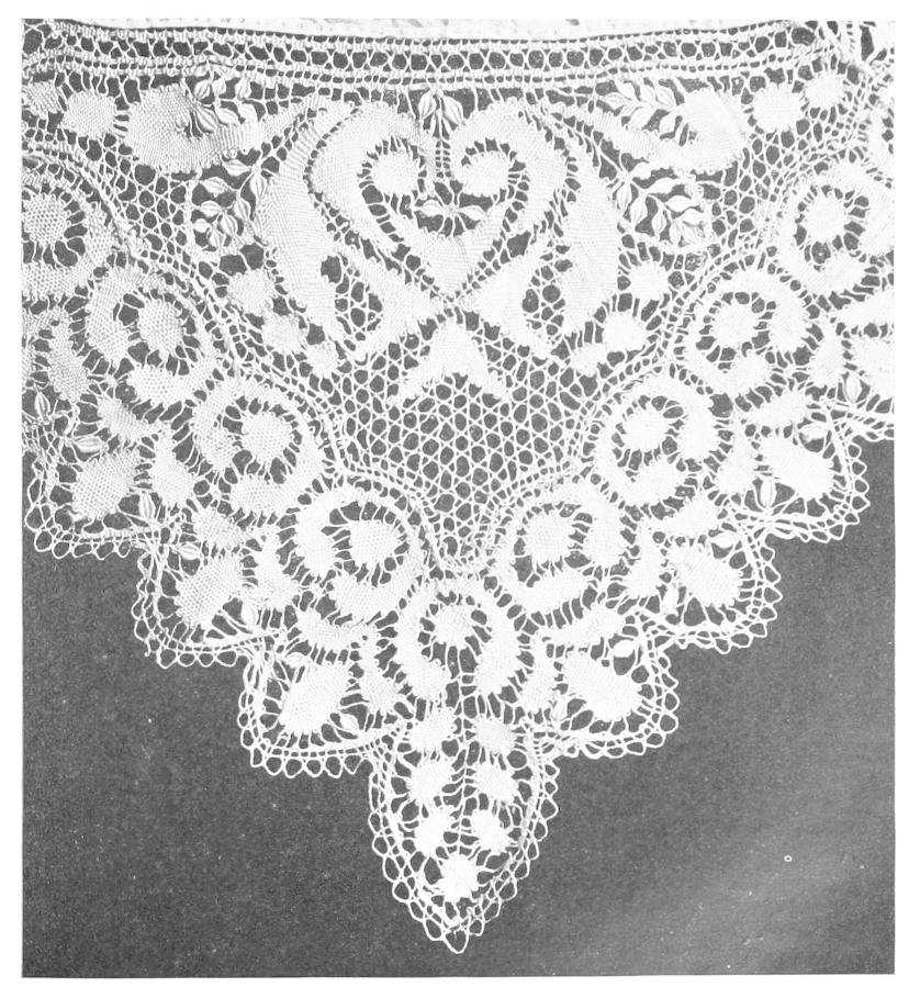 Lace point with Maltese cross