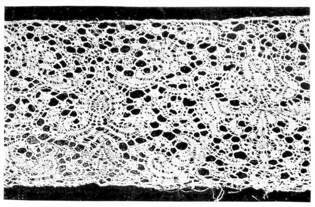 Lace with heavy thread round figures