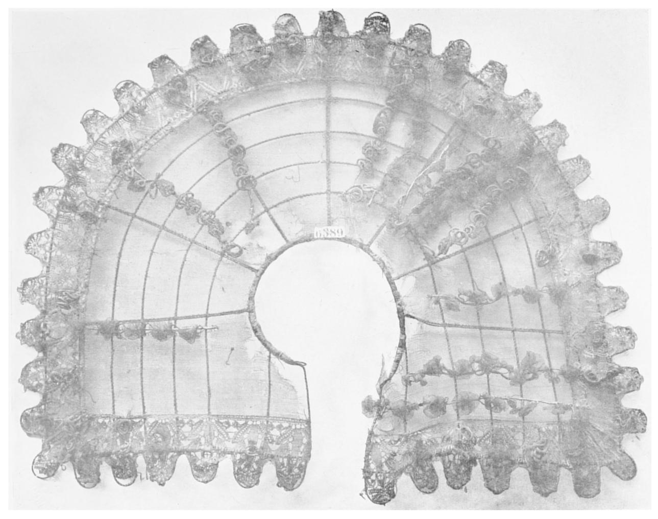 Semicircular wired ruff in dark thread