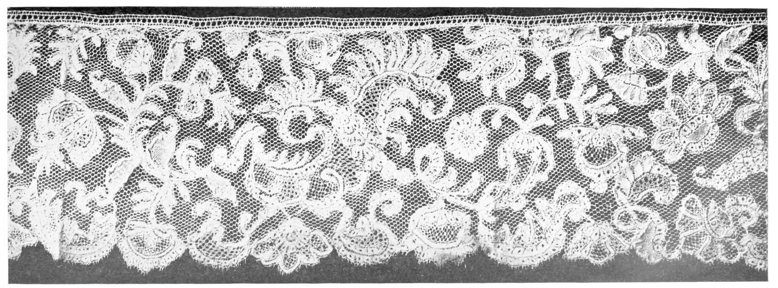 Lace strip with foliage