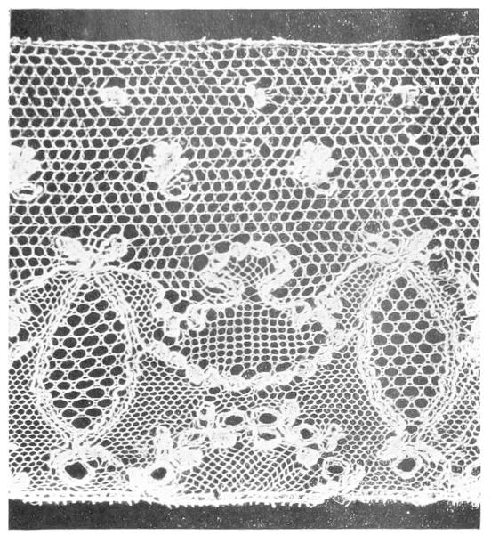 Lace with loose ground and leaves