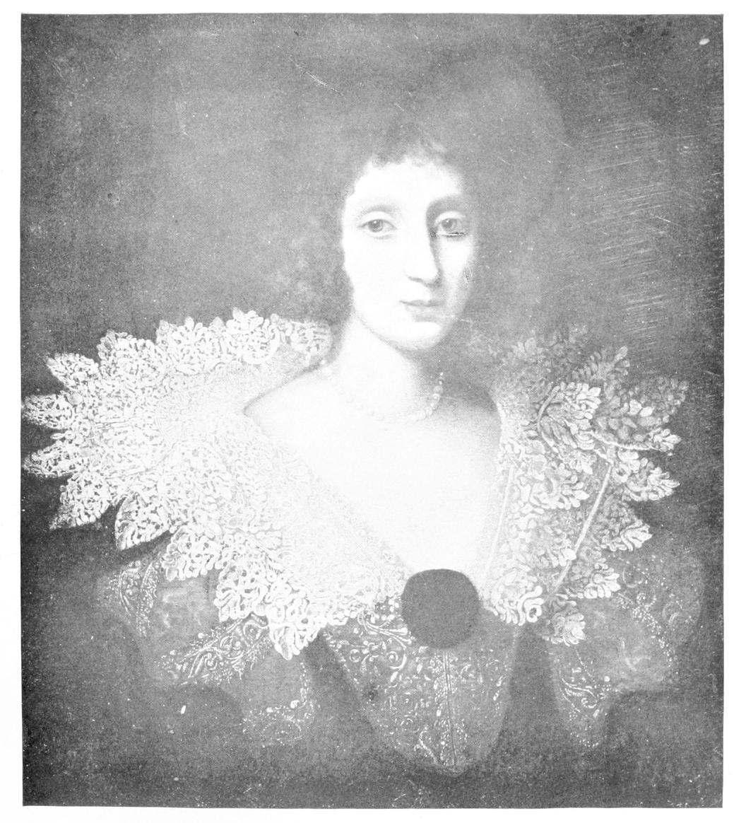 Woman with wide lace ruff
